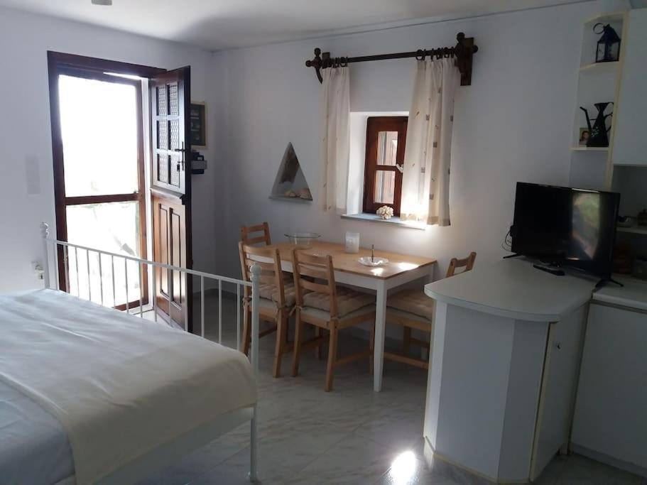 Grandpa Simos' Traditional Ferienhaus